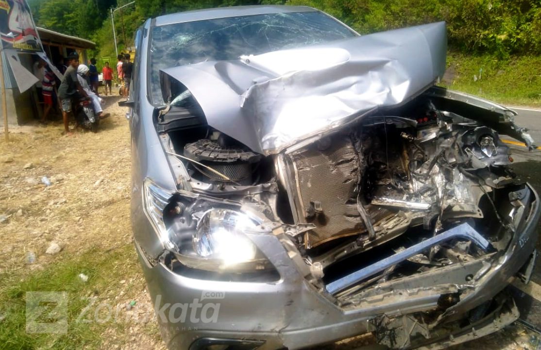 Tabrakan di Poros Makale-Enrekang, Satu Mobil Terperosok ke Jurang