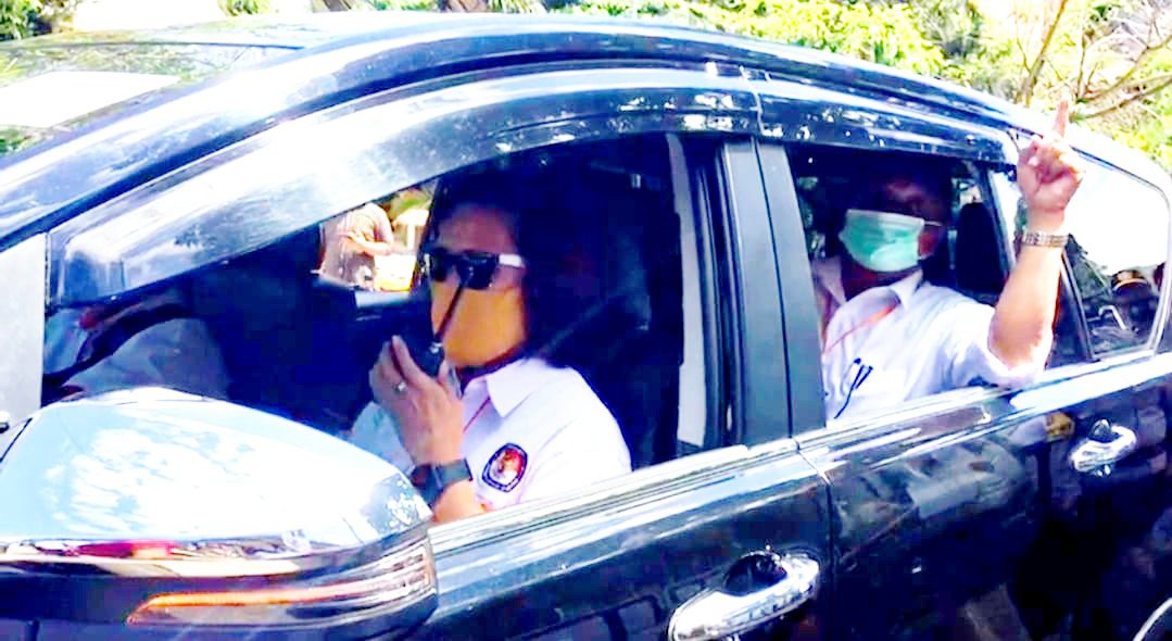 Bukan Naik Alphard, Theo-Zadrak Pilih Tumpangi Inova ke Lokasi Debat