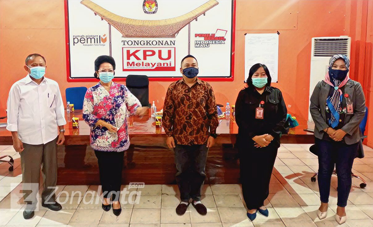 Pantau Pelaksanaan Pilkada di Toraja, Lily Salurapa Sambangi KPU dan Bawaslu