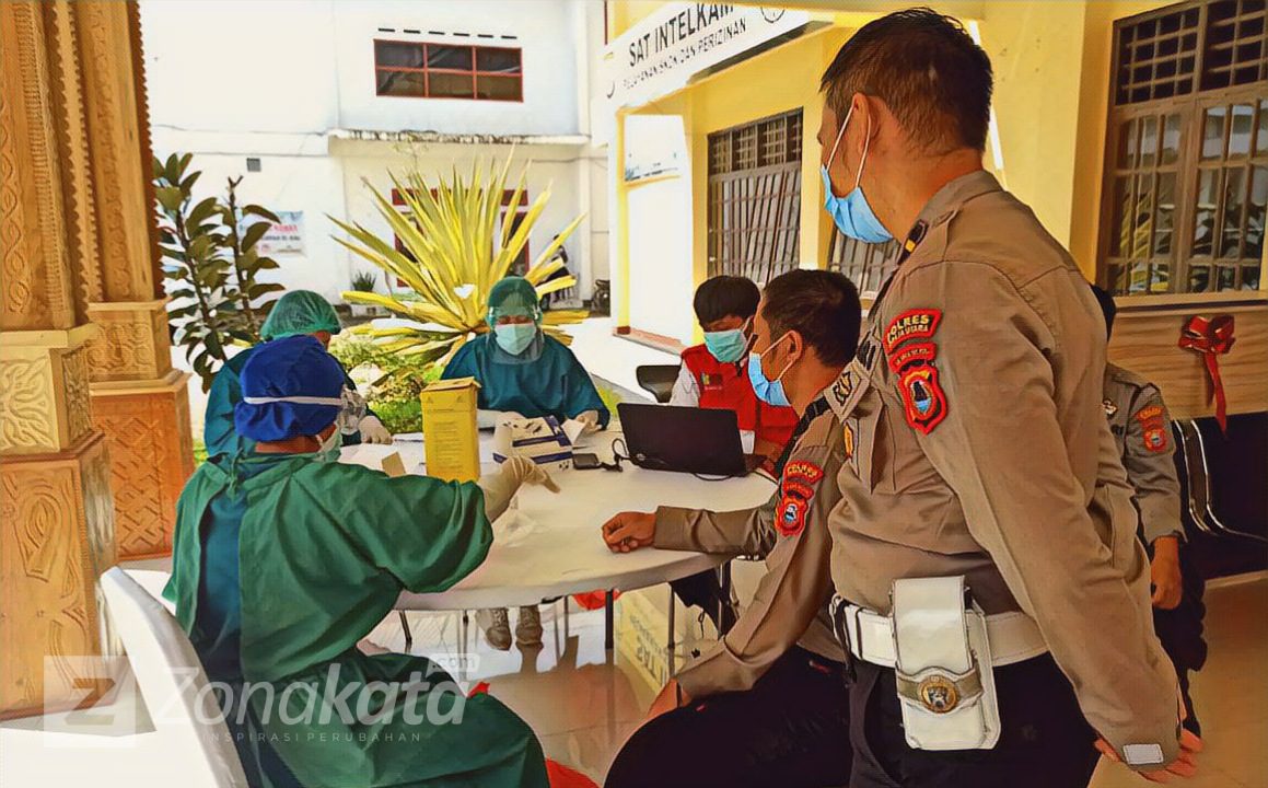 Antisipasi Terpapar Covid-19, Ratusan Personil BKO Polres Sidrap dan BKO Brimob Parepare Jalani Rapid Test