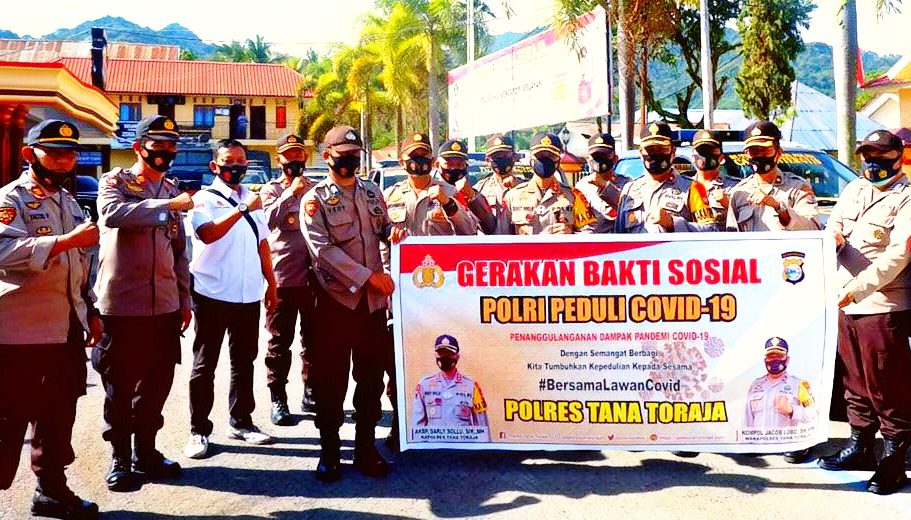 Sentuh Warga Yang Terdampak Pandemi Covid, Polres Tana Toraja Salurkan 10 Ton Beras