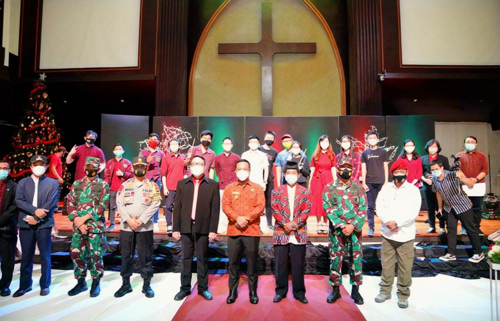 Pantau Gereja Beserta Pospam dan Posyan, Wagub Sulsel: Malam Natal Berjalan Lancar 5 Pantau Gereja Beserta Pospam dan Posyan, Wagub Sulsel: Malam Natal Berjalan Lancar