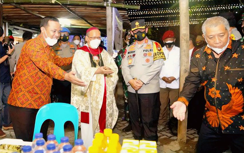 Pantau Gereja Beserta Pospam dan Posyan, Wagub Sulsel: Malam Natal Berjalan Lancar 3 Pantau Gereja Beserta Pospam dan Posyan, Wagub Sulsel: Malam Natal Berjalan Lancar