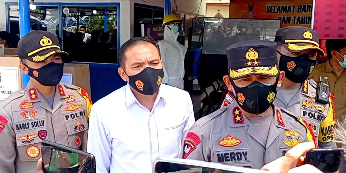 Kapolda Sulsel Tinjau Pos Pengamanan dan Pelayanan Operasi Lilin di Toraja