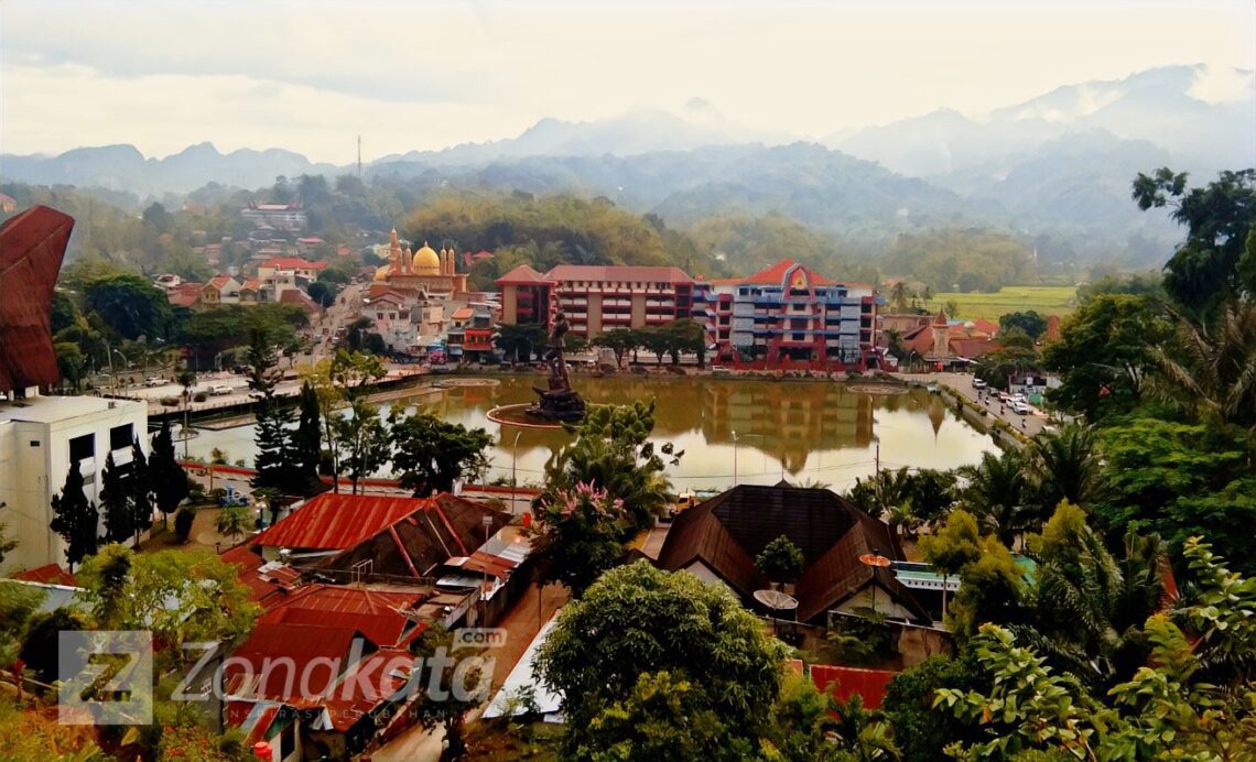 Untuk Pertama Kali, Plaza Kolam Makale Sepi Saat Malam Tahun Baru
