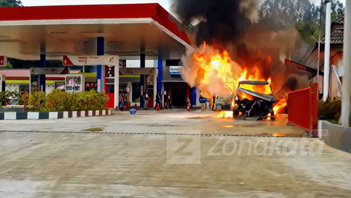Usai Isi Bensin, Mobil Kijang Ludes Terbakar di SPBU Rante Ma’dika, Toraja Utara
