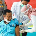 Gubernur Batal, Wagub Andi Sudirman Menjadi Yang Pertama di Vaksin di Sulsel