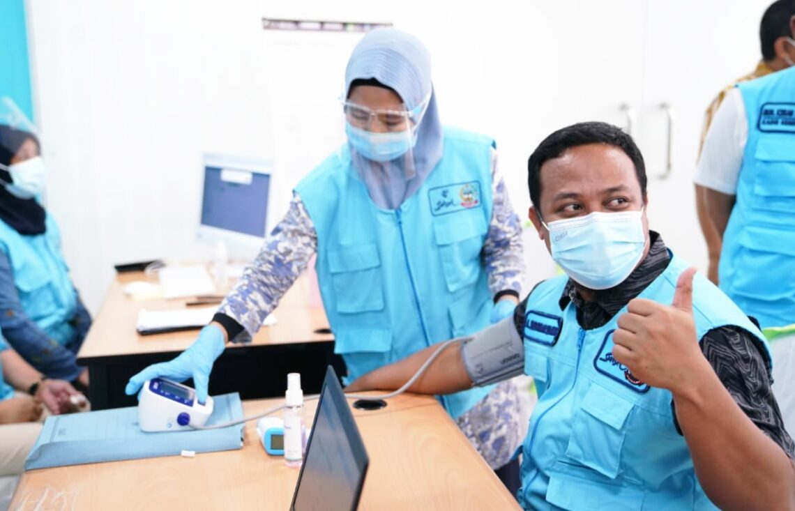 Wagub Sulsel Jalani Vaksinasi ke 2 di RSKD Dadi, Begini Momennya