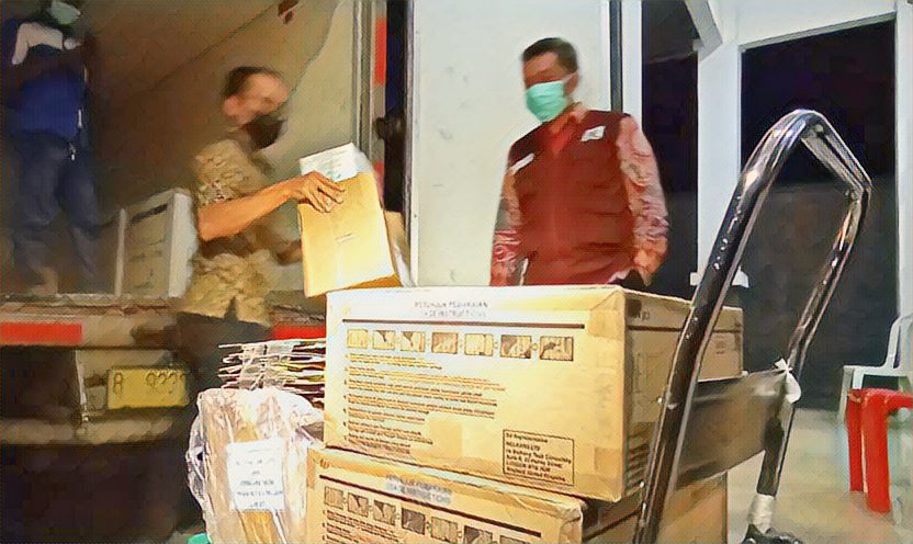 Dengan Pengawalan Ketat, Vaksin Covid-19 Jenis Sinovac Tiba di Tana Toraja