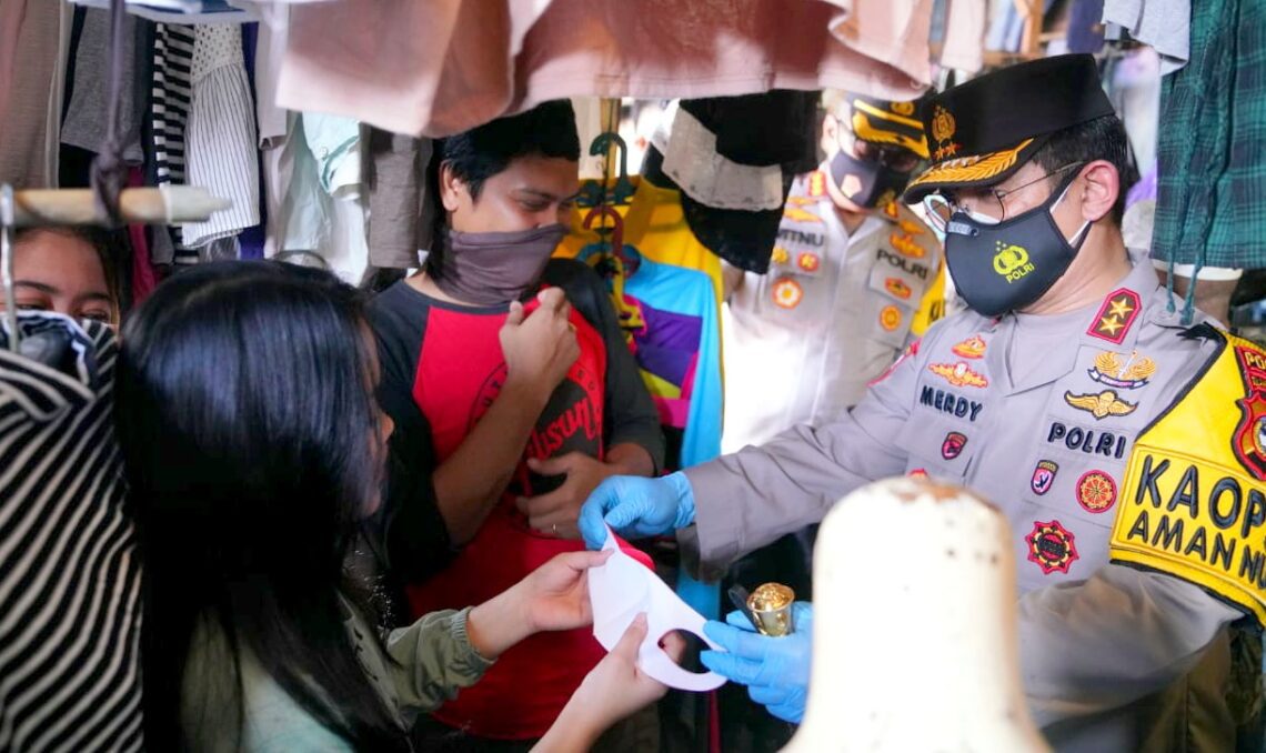 Bersama Pangdam dan Kapolda, Wagub Sulsel Turun Sosialisasikan Penegakan Disiplin Protokol Kesehatan 2 Bersama Pangdam dan Kapolda, Wagub Sulsel Turun Sosialisasikan Penegakan Disiplin Protokol Kesehatan