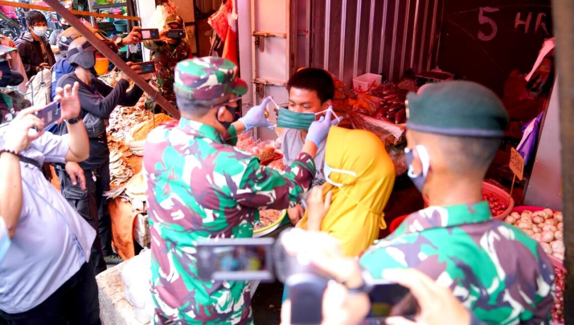 Bersama Pangdam dan Kapolda, Wagub Sulsel Turun Sosialisasikan Penegakan Disiplin Protokol Kesehatan 3 Bersama Pangdam dan Kapolda, Wagub Sulsel Turun Sosialisasikan Penegakan Disiplin Protokol Kesehatan