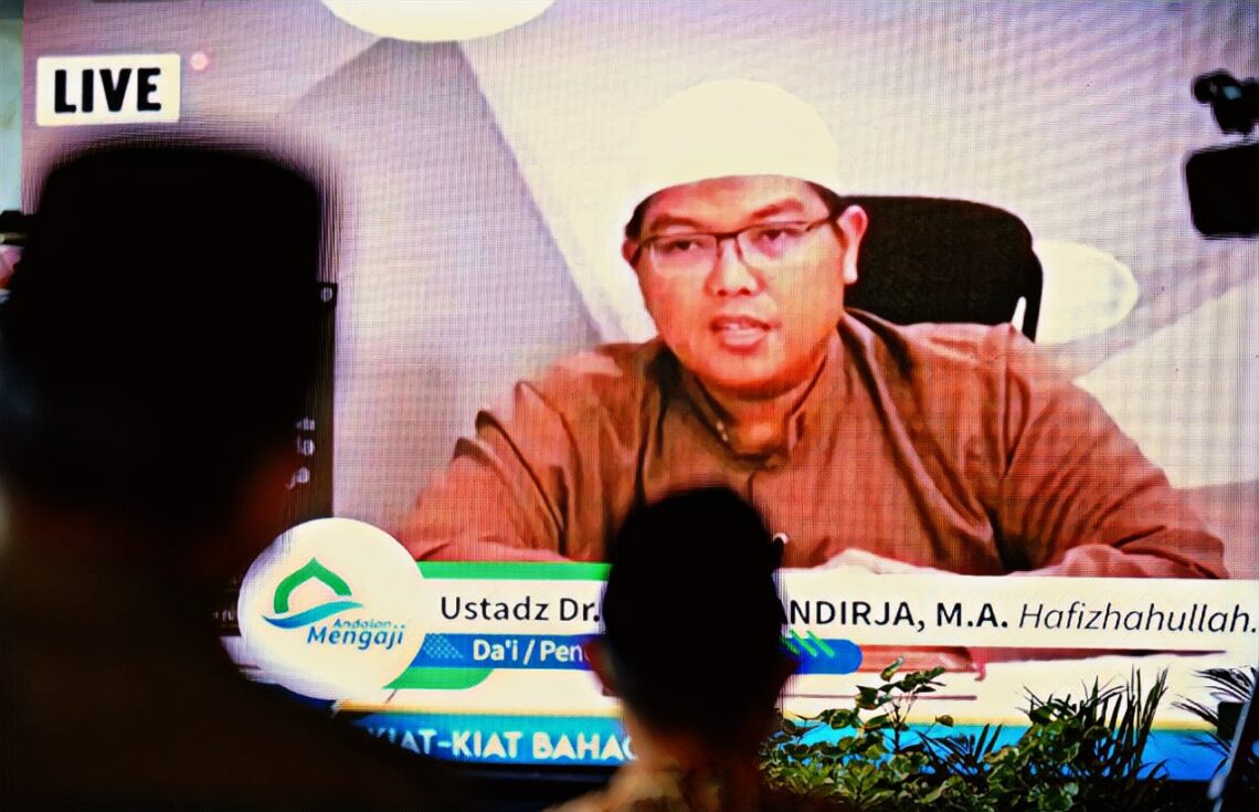Kajian Umum Kiat Kiat Bahagia, Wagub Sulsel: Memperkuat Iman Sebagai Stimulan Imun Kita