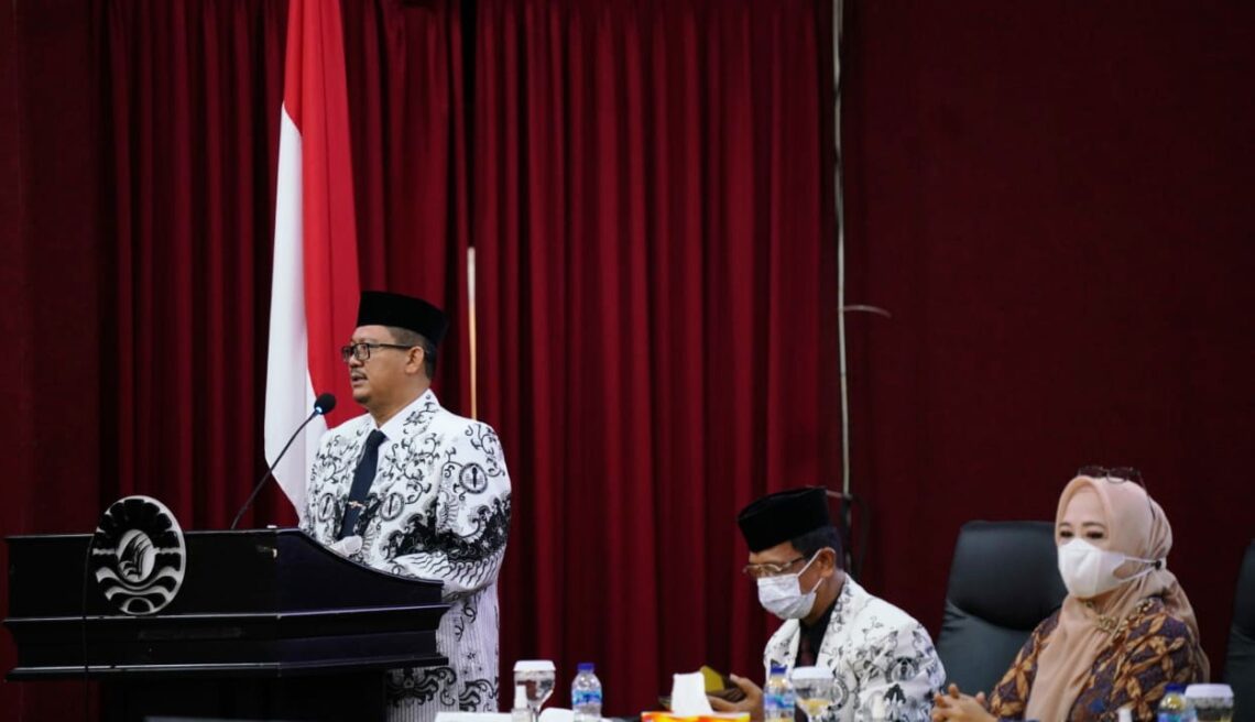 Buka Konferprov PGRI, Wagub Dorong Modul Mengajar Offline di Wilayah Terpencil 3 Buka Konferprov PGRI, Wagub Dorong Modul Mengajar Offline di Wilayah Terpencil
