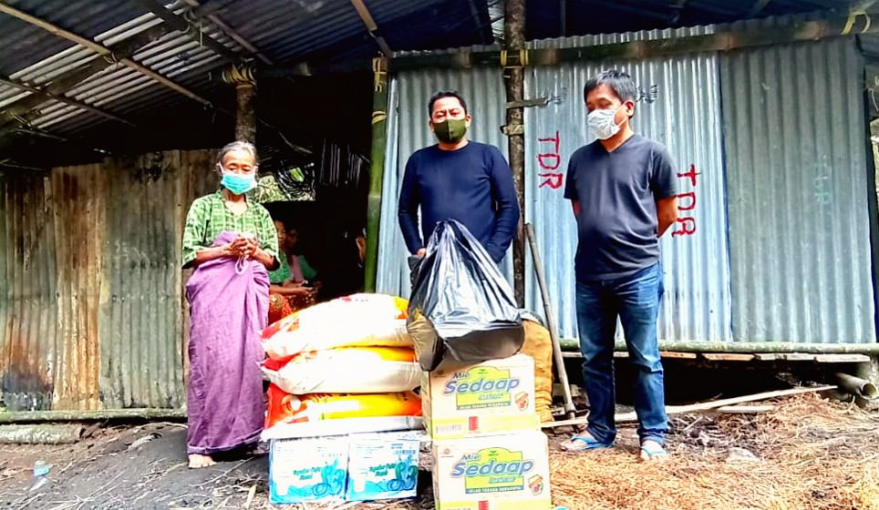 Wagub Beri Bantuan Sembako Kepada Korban Kebakaran di Bebo