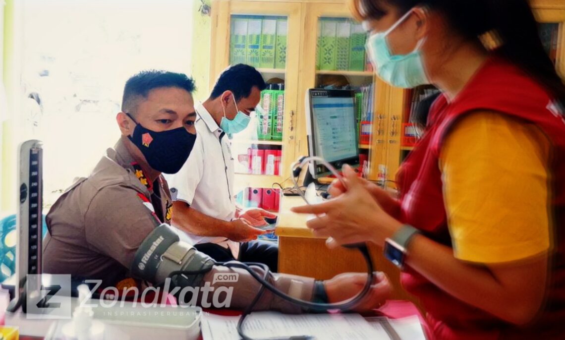 Jalani Vaksinasi Covid-19 Tahap II, Sarly Sollu: Jangan Takut di Vaksin