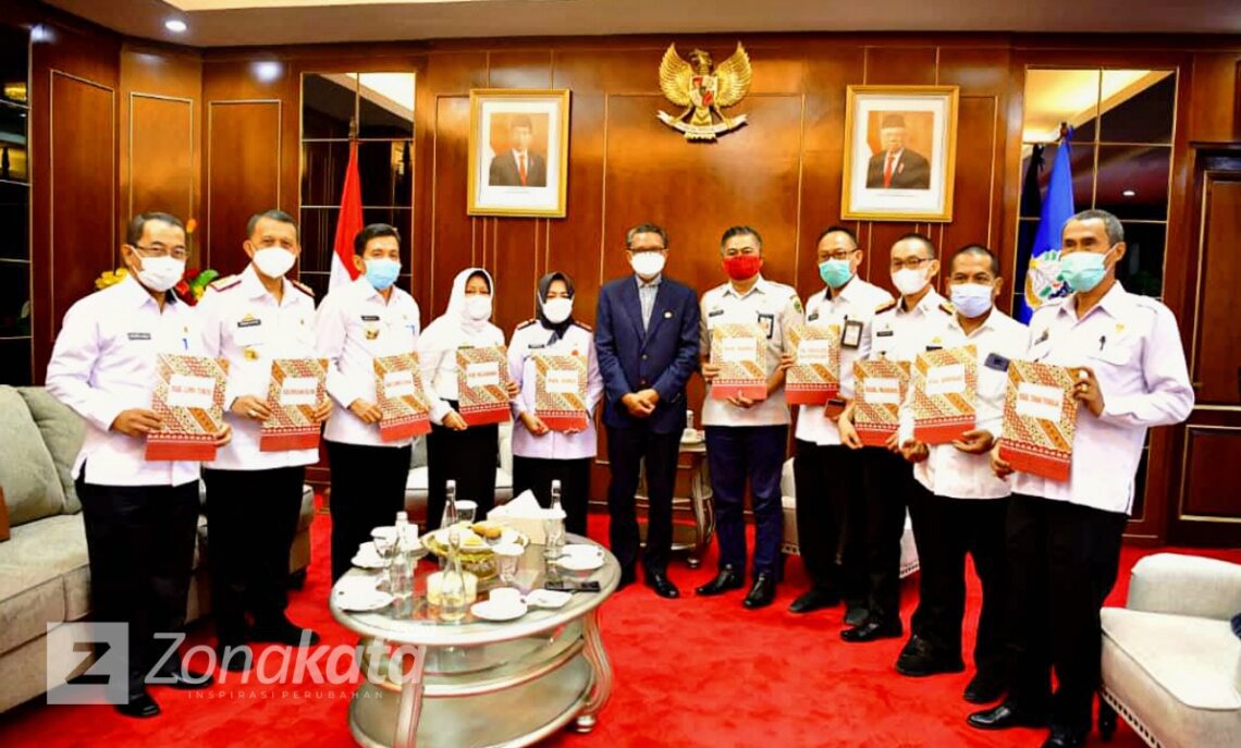 Pelantikan Diundur, Sekda Semuel Tande Bura Jabat PLH Bupati Tana Toraja 2 Pelantikan Diundur, Sekda Semuel Tande Bura Jabat PLH Bupati Tana Toraja