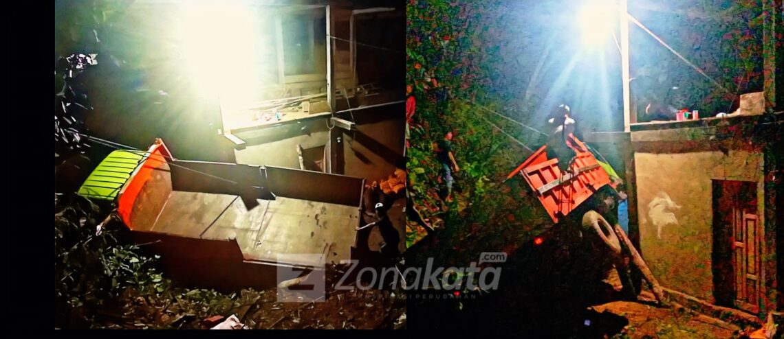 Truk Muatan Batu Bata di Sarira Terguling Nyaris Timpa Rumah Warga