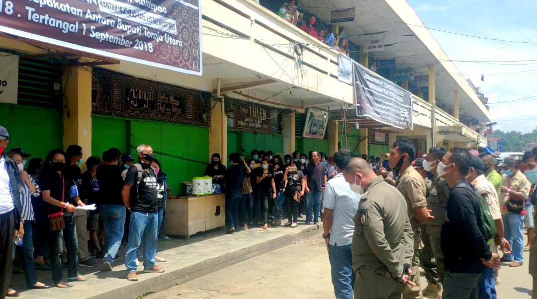 Dipastikan di Gusur Ratusan Pedagang Pertokoan Rantepao Akan Tetap Bertahan 2 Dipastikan di Gusur Ratusan Pedagang Pertokoan Rantepao Akan Tetap Bertahan