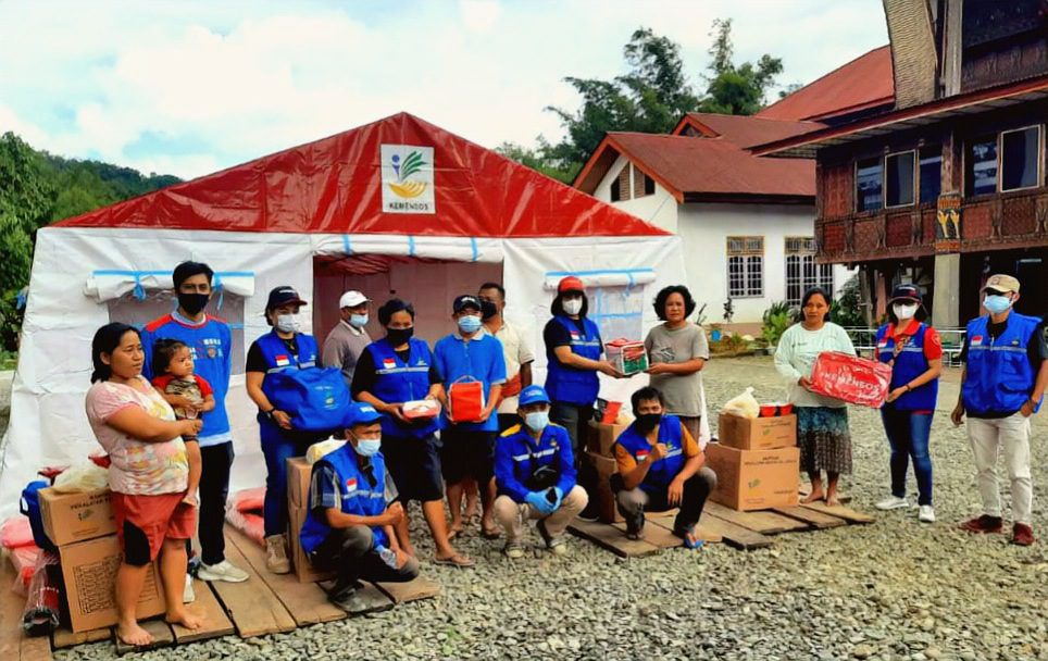 Dinsos Toraja Utara Salurkan Bantuan Kepada Korban Kebakaran di Pangli