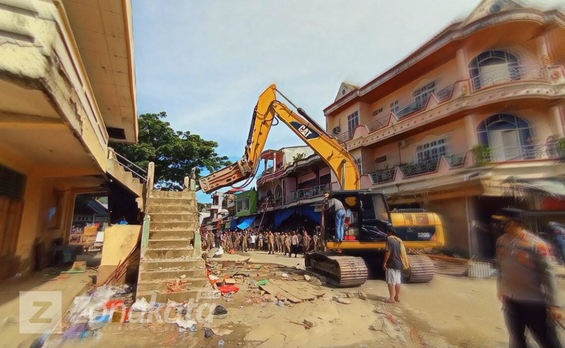 Gedung Pertokoan Mulai Dirobohkan dengan Ekskavator, Pedagang Histeris