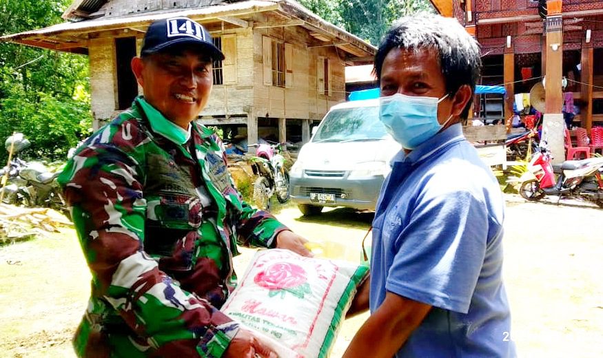 Pasca Longsor di Pune' Sanggalangi, Kodim 1414 Tana Toraja Salurkan Bantuan 1 Pasca Longsor di Pune’ Sanggalangi, Kodim 1414 Tana Toraja Salurkan Bantuan