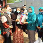 Wakil Ketua PKK Sulsel dan Dinsos Menyalurkan Bantuan di 2 Titik Pengungsian Korban Banjir