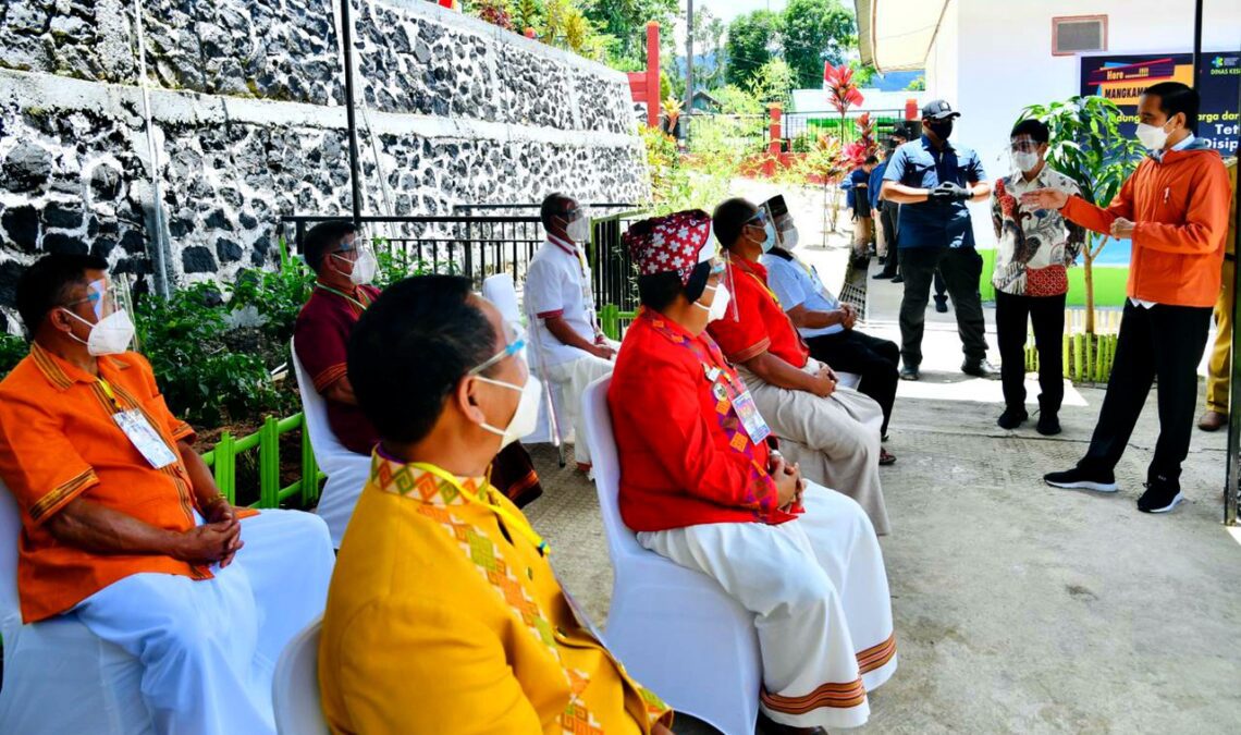 Didampingi Andi Sudirman, Presiden Jokowi Tinjau Vaksinasi Massal di Tana Toraja