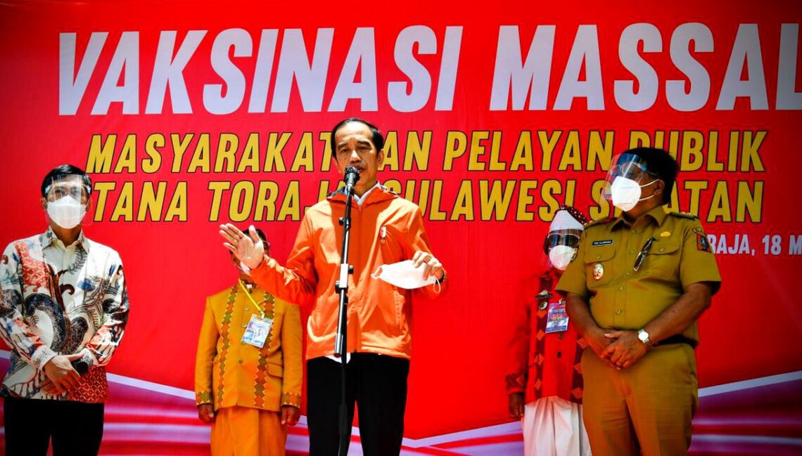 Didampingi Andi Sudirman, Presiden Jokowi Tinjau Vaksinasi Massal di Tana Toraja