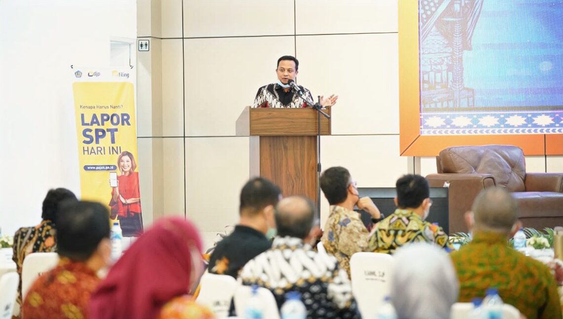 Talkshow UU Cipta Kerja, Plt Gubernur Sulsel Ajak Pengusaha Bersinergi 3 Talkshow UU Cipta Kerja, Plt Gubernur Sulsel Ajak Pengusaha Bersinergi