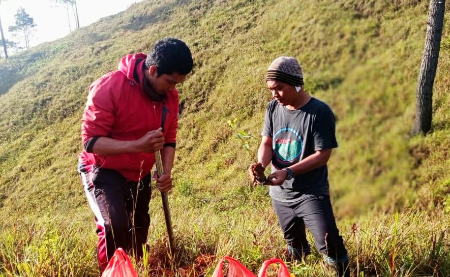 Jokowi Minta Hijaukan Bukit Mapongka, Pemuda Muhammadiyah Langsung Bergerak 2 Jokowi Minta Hijaukan Bukit Mapongka, Pemuda Muhammadiyah Langsung Bergerak