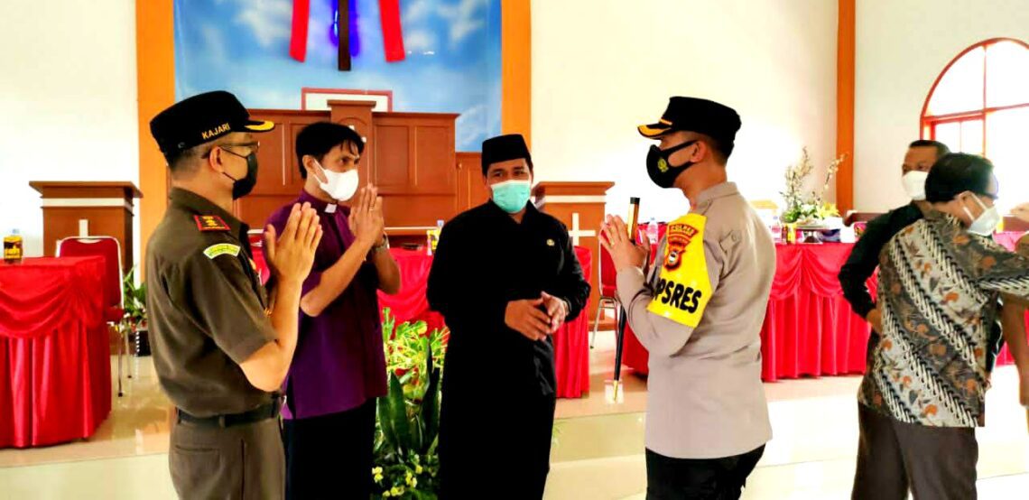 Pasca Bom di Makassar, Kapolres Bersama Forkopimda Sambangi Gereja Imanuel Enrekang 1 Pasca Bom di Makassar, Kapolres Bersama Forkopimda Sambangi Gereja Imanuel Enrekang