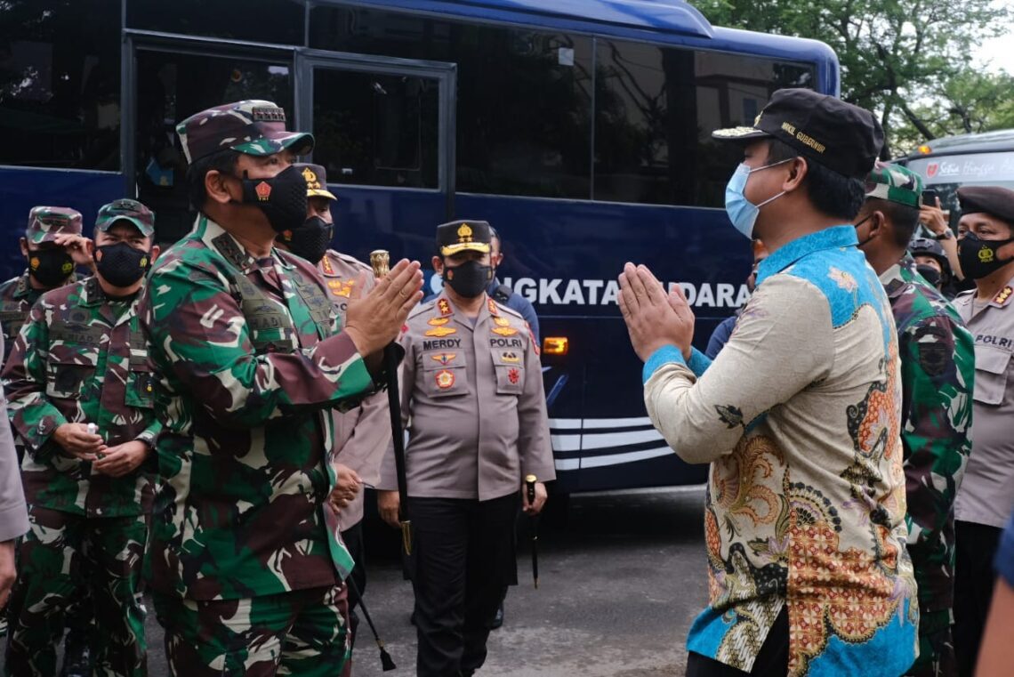 Panglima TNI didampingi Plt Gubernur Sulsel Tinjau Pengamanan Ibadah di Empat Gereja di Makassar