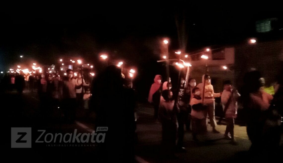 Peringati Paskah, Gereja Toraja Jemaat Rantelemo, Gelar Pawai Obor