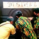 Diduga Sarat Dengan Rekayasa, Sejumlah Kader dan Simpatisan Segel Kantor Golkar Tana Toraja