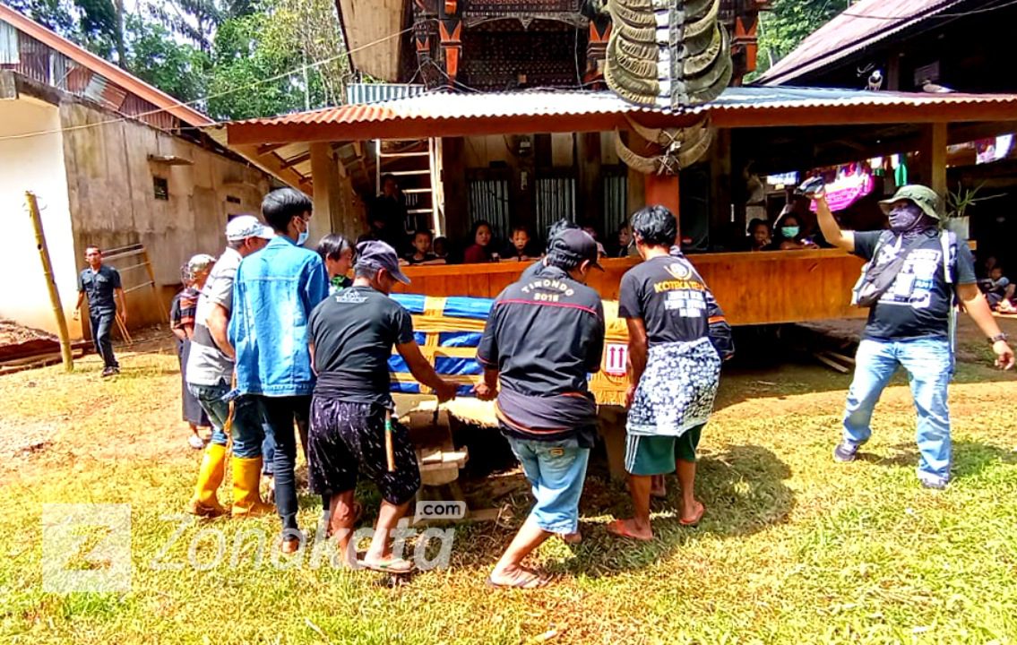 Tiba di Toraja, Jenazah Korban Penembakan di Papua di Sambut Tangis Histeris Keluarga