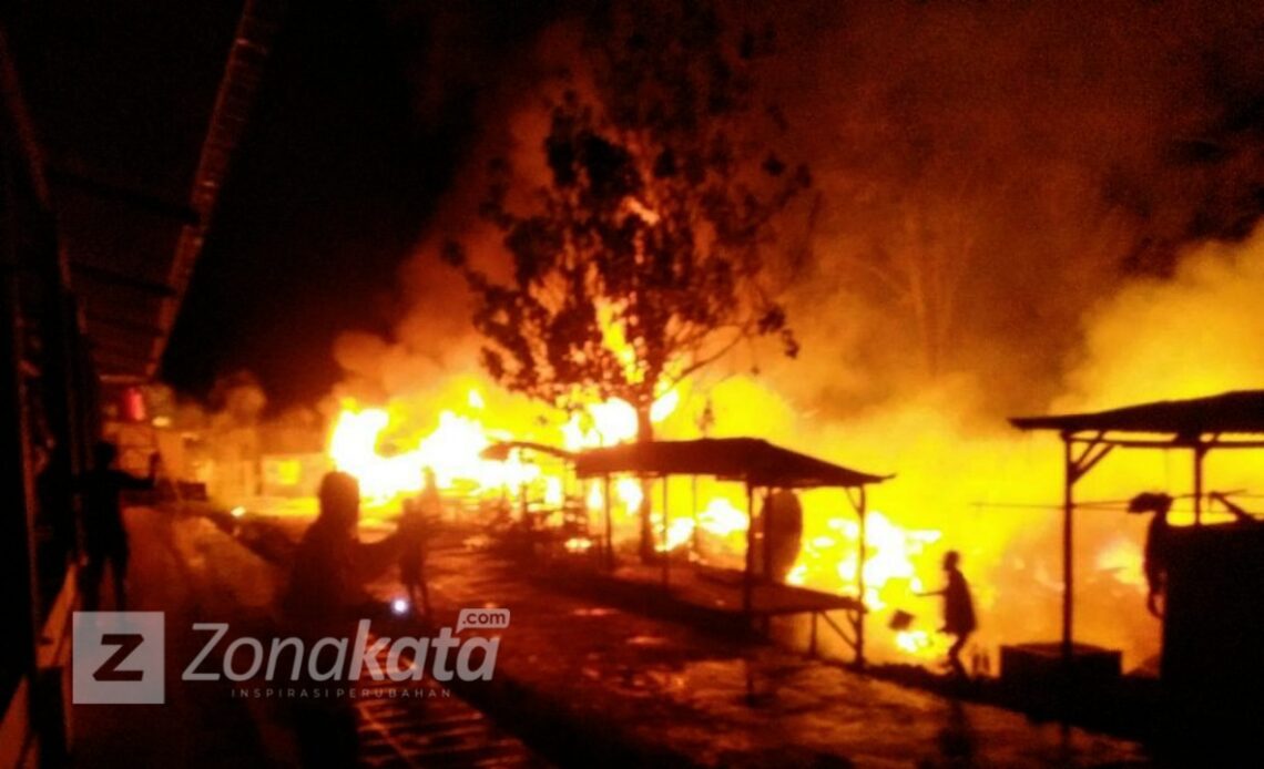 10 Rumah dan Lapak di Pasar Sangalla Ludes Terbakar, Satu Warga Mengalami Luka Bakar Terkena Api