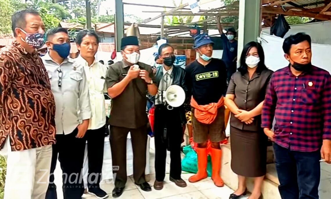 Anggota DPRD Tana Toraja Kunjungi Korban Kebakaran Pasar Sangalla