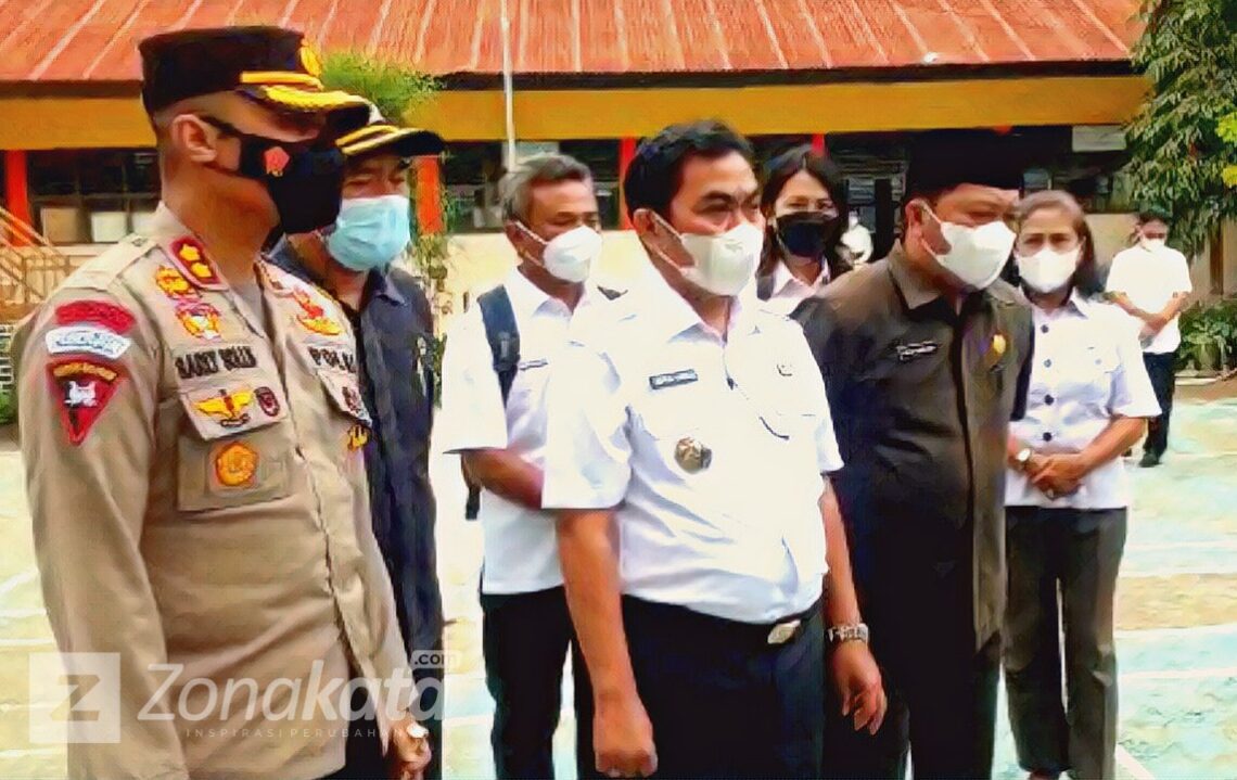 Wabup Zadrak Tinjau Pelaksanaan Ujian Sekolah Dasar