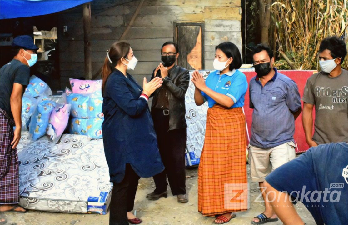 Selain Bantuan, Eva Rataba Akan Berikan Beasiswa Bagi Anak Korban Kebakaran di Pasar Sangalla