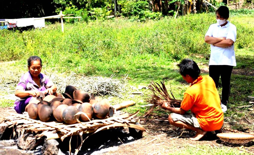Deskranasda Tana Toraja Sambangi Sejumlah Sentra Kerajinan 2 Deskranasda Tana Toraja Sambangi Sejumlah Sentra Kerajinan