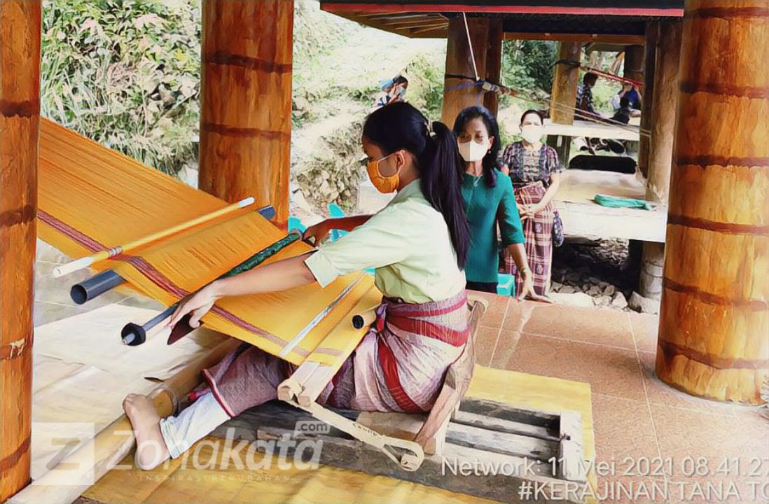 Dekranasda Tana Toraja Sambangi Kelompok Tenun To’ Buangin