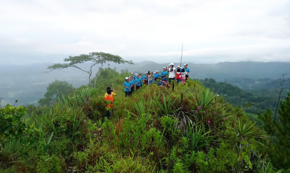 Tak Biasa, Ibu PKK Lembang Palipu Senam Pagi di Puncak Bukit Kandora 2 Tak Biasa, Ibu PKK Lembang Palipu Senam Pagi di Puncak Bukit Kandora