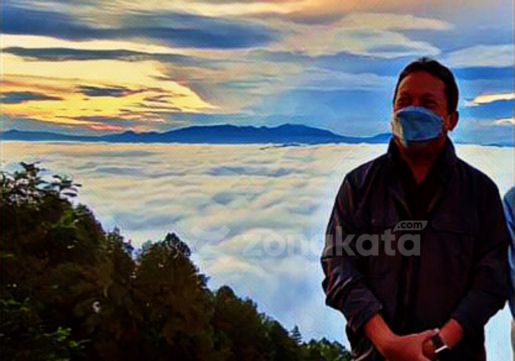 Menteri KKP, Wahyu Trenggono Kagumi Keindahan Negeri Diatas Awan, Lolai