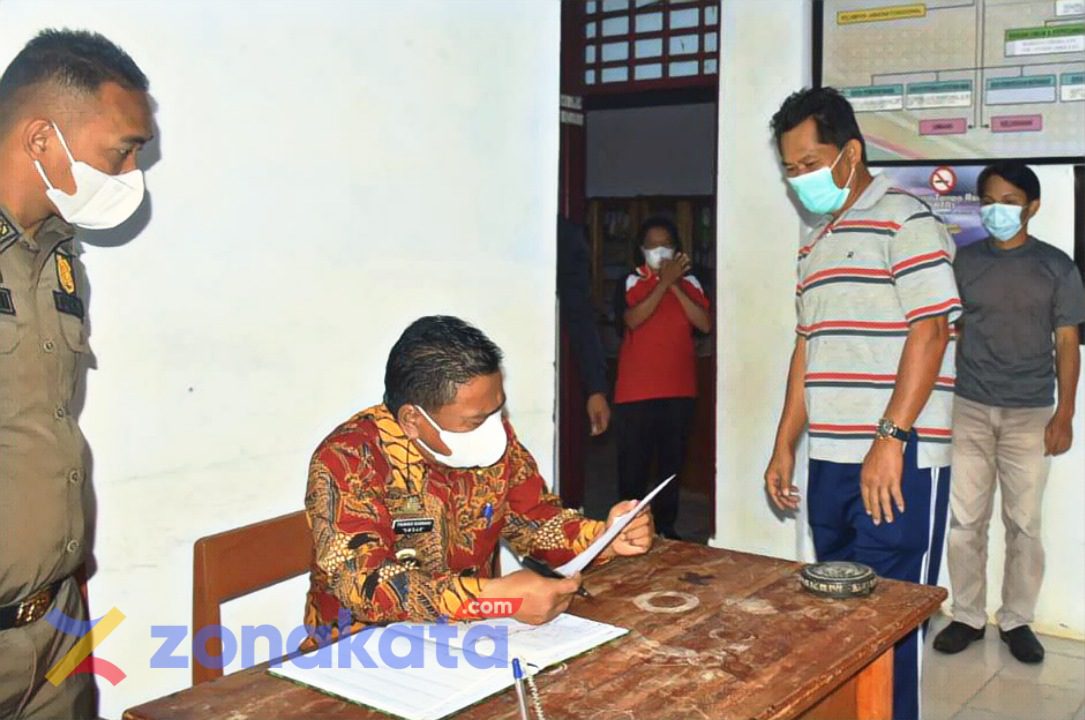 Sidak Kantor Camat Balusu, Bupati Ombas Tegaskan Soal Kedisiplinan ASN