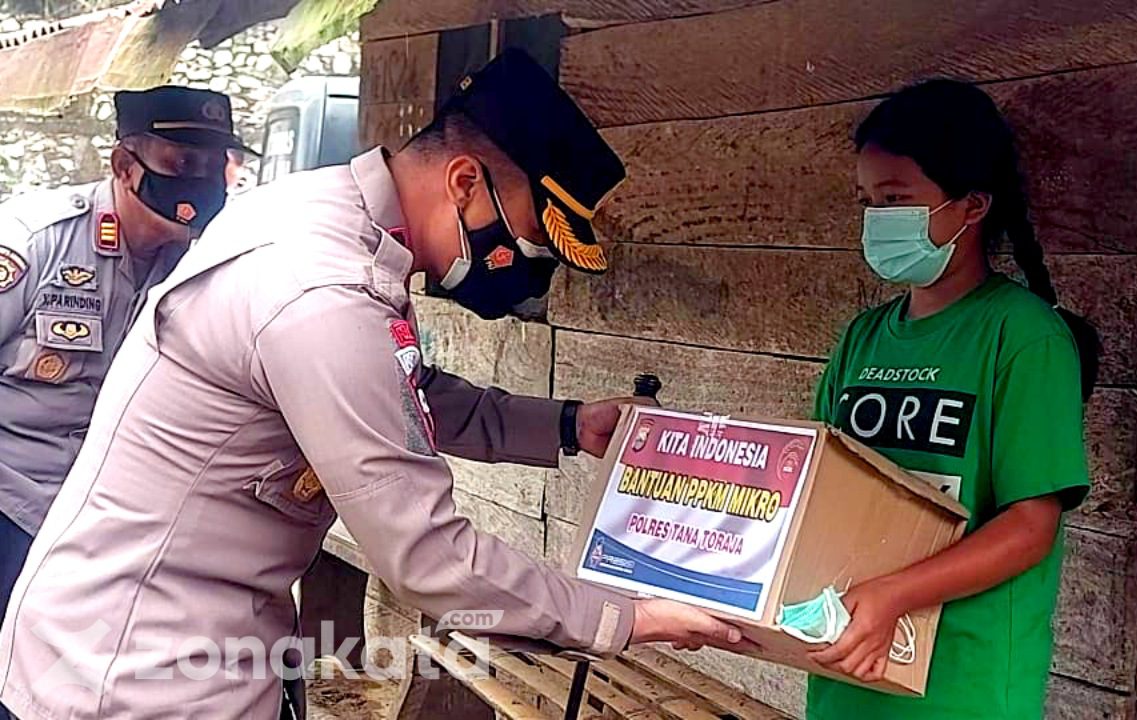 Bantuan Sosial PPKM Mikro Polres Tana Toraja Sentuh Anak Yatim Piatu