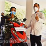 Virtual Bareng Menkes dan Deddy Corbuzier, ‘Kakek Inspirator Vaksin’ Dapat Hadiah Motor dari Plt Gubernur Sulsel