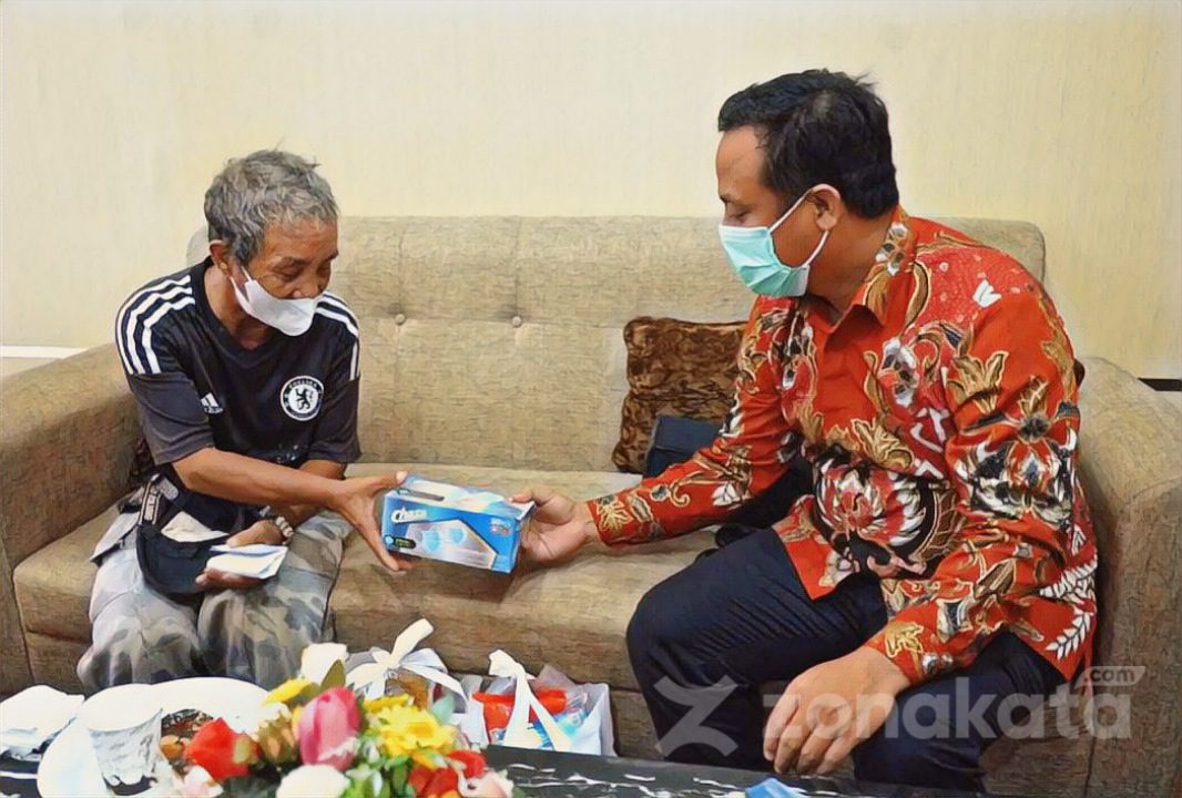 Plt Gubernur Sulsel Apresiasi Perjuangan Seorang Kakek untuk Dapatkan Vaksin
