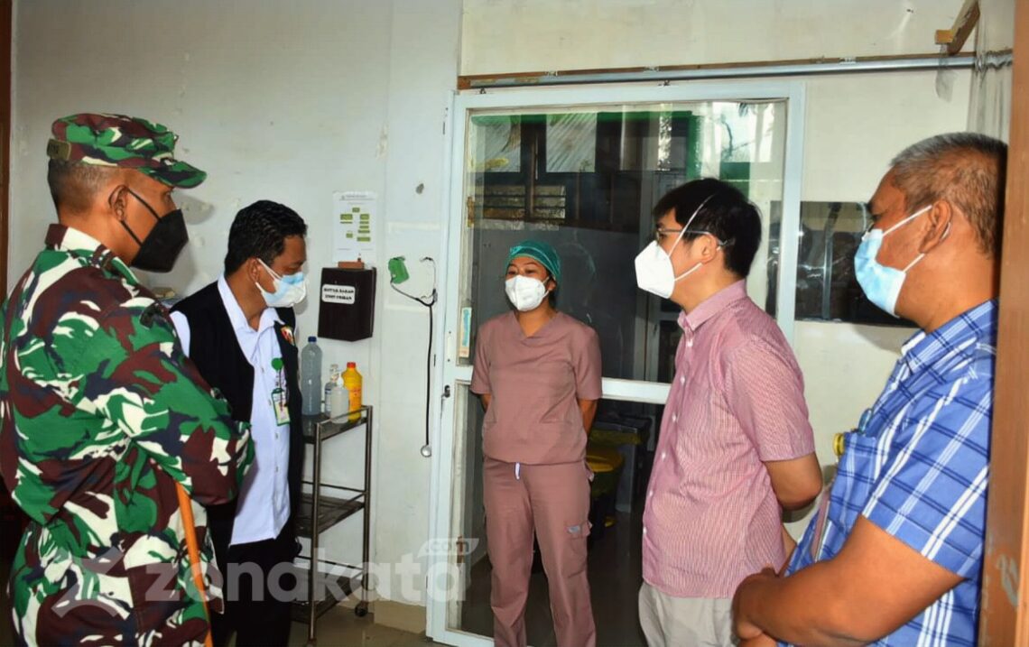 Dandim 1414 Tana Toraja Bersama Satgas Toraja Utara Pantau Pasien Covid-19 di Rumah Sakit