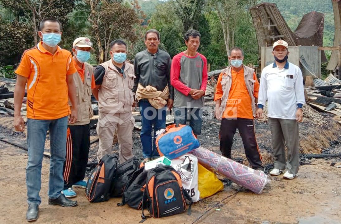 Korban Kebakaran di Toraja Utara Terima Bantuan Sosial dari BPBD