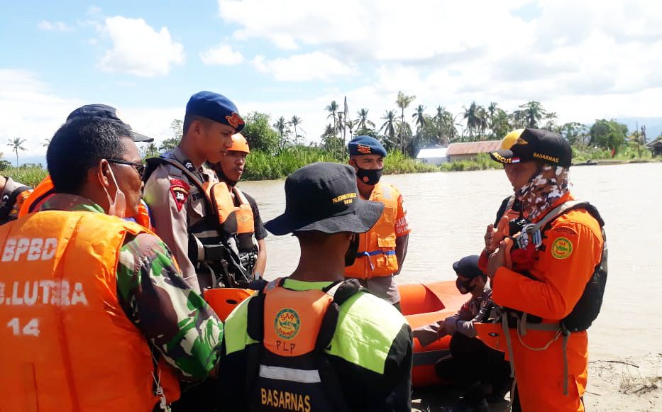 Perahu Terbalik, Dua Penumpang Tenggelam di Sungai Rongkong